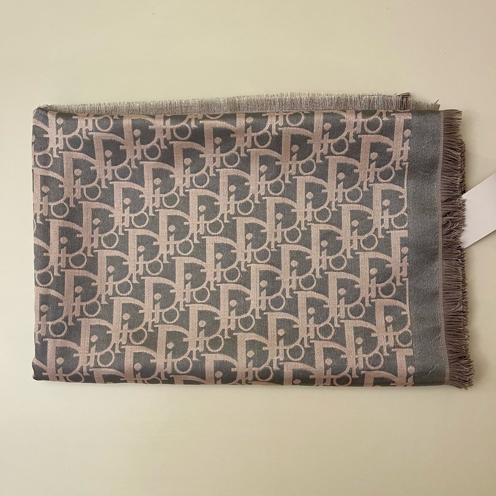 “ D i o r - Print “Luxurious Cashmere & Silk Monogram Oversized Scarf & Wrap - Picture 6 of 9